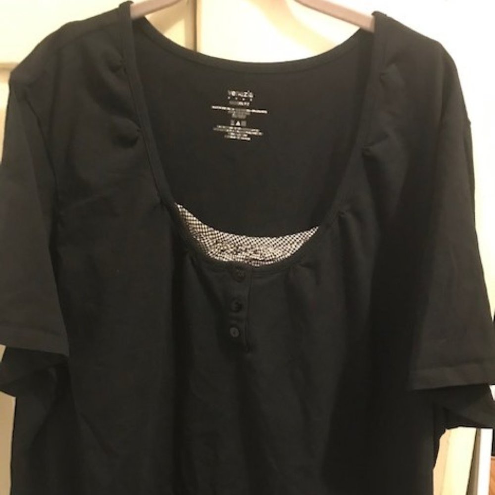 Venezia black short sleeve knit w/inset pullover